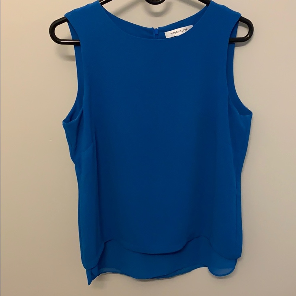 ROSE & OLIVE Women’s sleeveless top